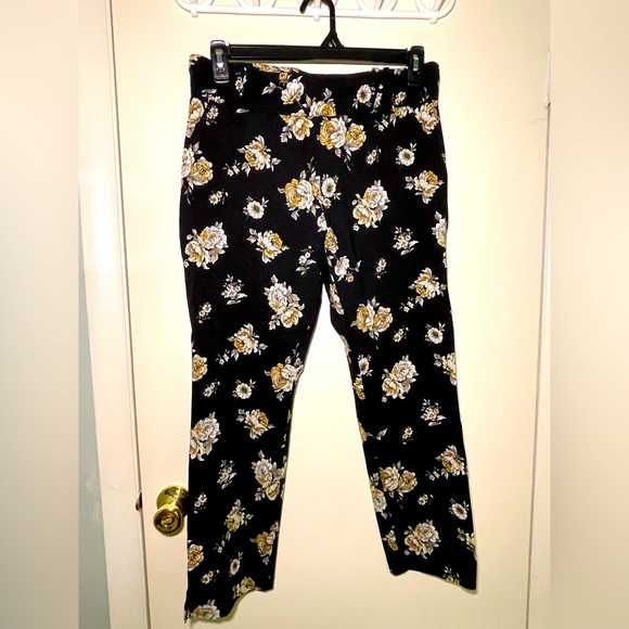 Joe B Pants - Joe B ankle pants black and floral XXL